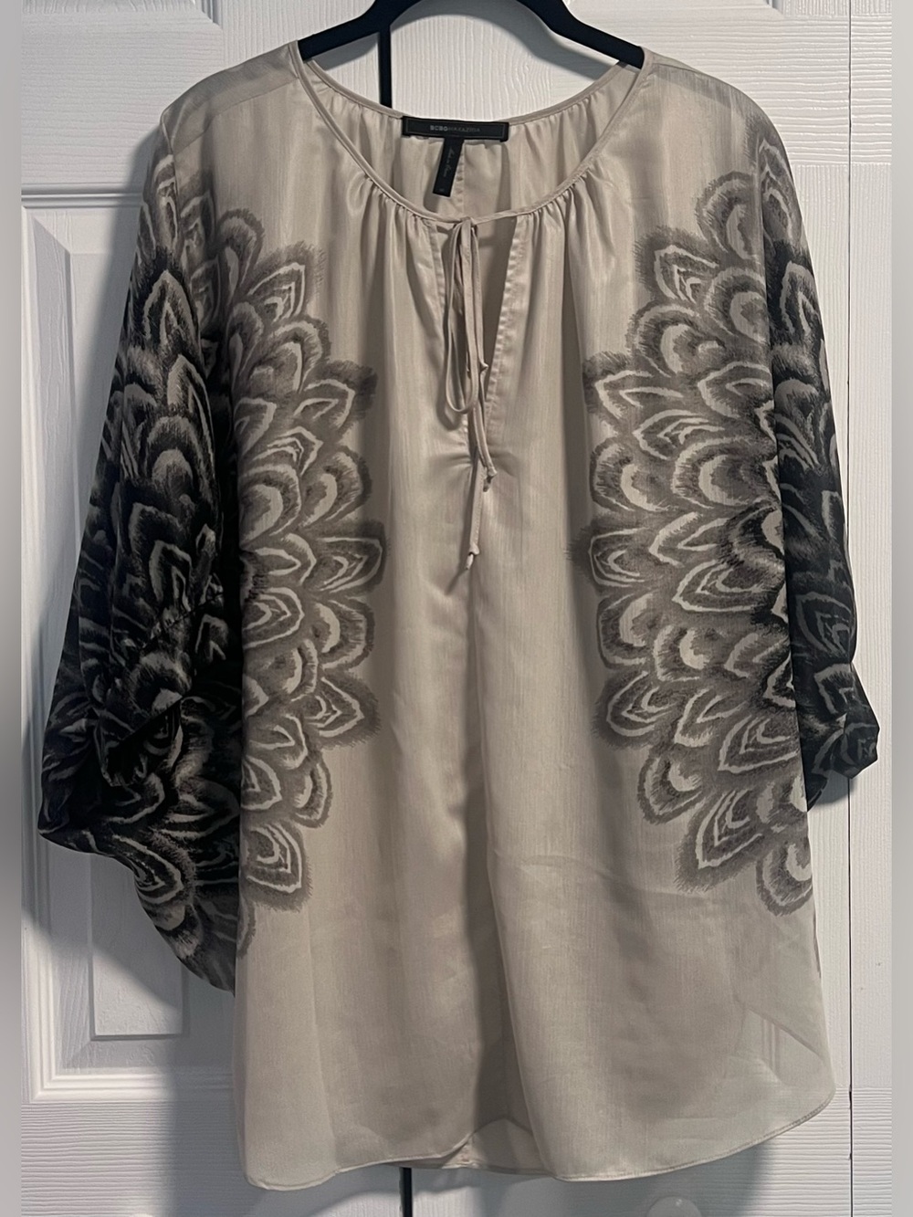 BCBGMaxAzria Fiona Dolman Tunic Top With Gray Feather Print Pattern
